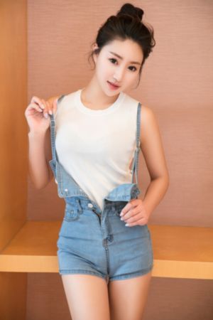 大胸年轻继拇电影_720手机在线看