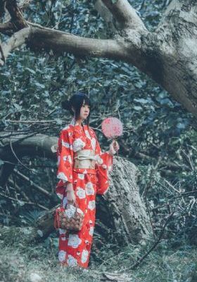 善良女秘书的目的_4K高清在线观看